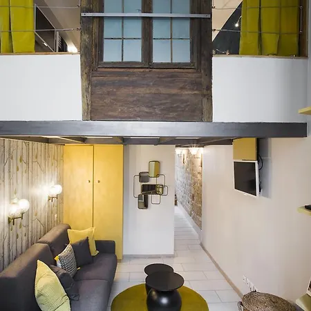 / Saint Germain Des Pres Apartment Paris