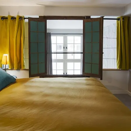 / Saint Germain Des Pres Apartment Paris
